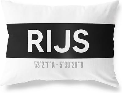 Tuinkussen RIJS - FRIESLAND met coördinaten - Buitenkussen - Bootkussen - Weerbestendig - Jouw Plaats - Studio216 - Modern - Zwart-Wit - 50x30cm