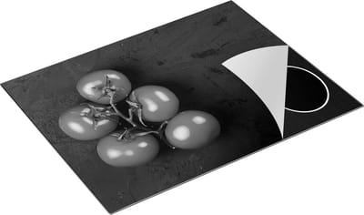 Chefcare Inductie Beschermer Tros Tomaten op Zwarte Marmer - Zwart Wit - 77x59 cm - Afdekplaat Inductie - Kookplaat Beschermer - Inductie Mat