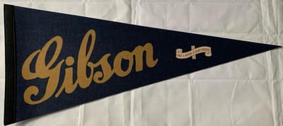 Gibson- gitaar - gitaar logo - Muziek - Vaantje - Amerikaans - Sportvaantje - Wimpel - Vlag - Pennant -  31*72 cm