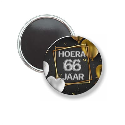 Button Met Magneet 58 MM - Hoera 66 Jaar - NIET VOOR KLEDING