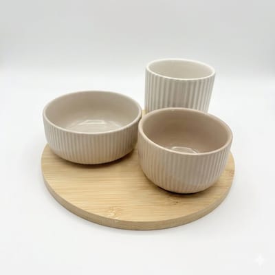 Serveerset - Tapasplank - Met 3 Porseleinen Snackbakjes op Bamboe dienblad 20 cm – Dip en sausschaaltjes- 4-delig
