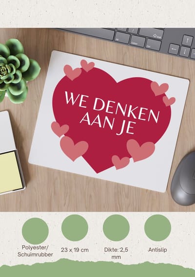 Akyol - we denken aan je hartje en kleine hartjes Muismat - Quotes - iemand die door een moeilijke tijd gaat - moeilijke tijd - ziek - koorts - snel beter worden - cadeau - beterschap cadeau - kado - gift - geschenk - 23 bij 19 cm