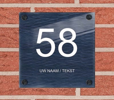 Naambordje voordeur plexiglas 15x15x0,5 cm met mat zwart afstanhouder model 1145 - Huisnummerbordje, naambordjes, naambordje huis, naamplaatjes,  huisnummer bordje, originele naambordjes voordeur, huisnummerbord met naam, originele huisnummer bord