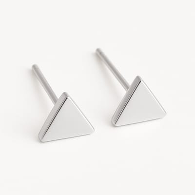 Minimalistische driehoek oorbellen – Stainless Steel | Zilver - Hypoallergeen - Oorknoppen - The Jewellery Salon - 4 mm - Waterproof