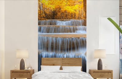 Behang - Fotobehang Waterval - Natuur - Bomen - Herfst - Landschap - Breedte 120 cm x hoogte 240 cm