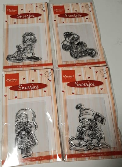 pakket set 4 stempels Marianne Design - clearstamps Snoesjes - HM9449, HM9450, HM9451, HM9452 - 4x stempel Snoesje breien, lezen, koffie, puppy sneeuw