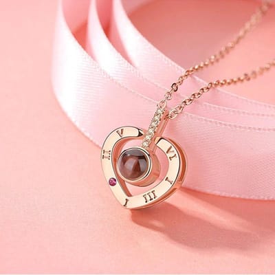 hartjes ketting rose goud met holografische tekst - Liefde - Valentijn - Romantisch - Vriendschapsketting - Relatie ketting - Ketting voor vriendin - 100 talen ik hou van jou - Liefdes ketting - Speciaal sieraad