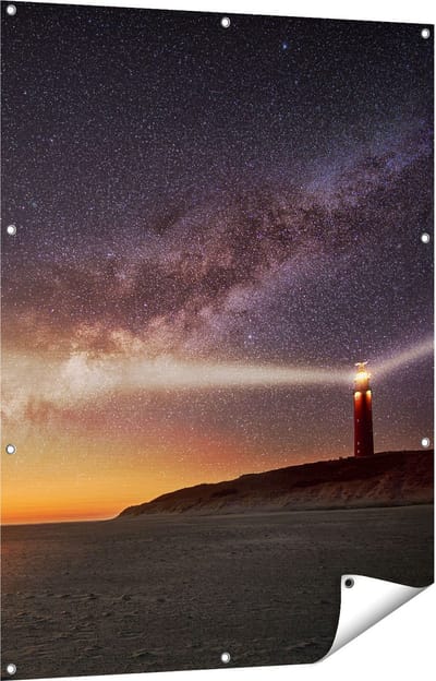 Gards Tuinposter Vuurtoren Texel in de Nacht - 90x120 cm - Tuindoek - Tuindecoratie - Wanddecoratie buiten - Tuinschilderij