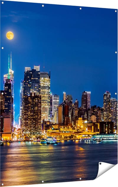 Gards Tuinposter Verlichte Skyline van New York met Volle Maan - 120x160 cm - Tuindoek - Tuindecoratie - Wanddecoratie buiten - Tuinschilderij