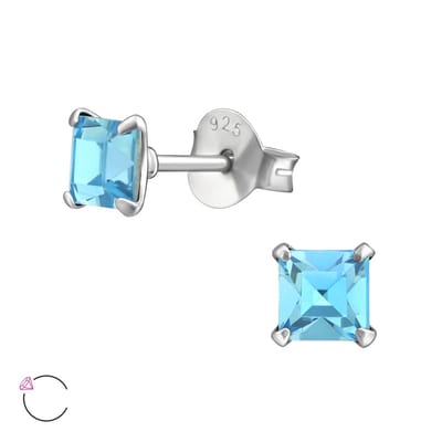 Joy|S - Zilveren vierkant oorbellen - 4 mm - La Crystale blauw kristal - oorknoppen