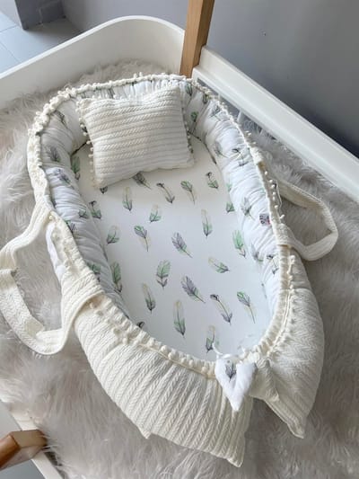 SNS Baby - Babynestje en Hoofdkussen- Wit en Veer Patroon - 74 x 40 cm