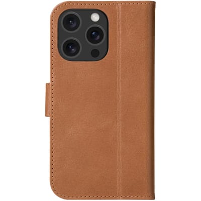 Dbramante1928 - Copenhagen geschikt voor iPhone 16 Pro Hoesje - bruin