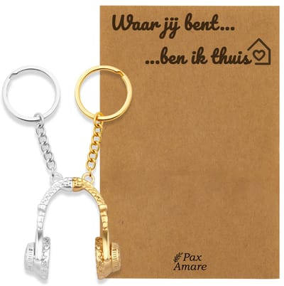 Koppel Sleutelhanger voor 2 'Waar jij bent, ben ik thuis' - Magnetische Koptelefoon - Sleutelhanger set op Cadeau Kaartje - Goudkleurig & Zilverkleurig - Persoonlijke Hanger - Pax Amare
