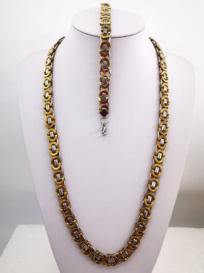 Set: - RVS - Heren - Bi-Color - Goud / Zilverkleurig - platte koningsschakels met goudkleurig ronde met details - ketting - L 70 cm - Armband L 22 cm - Br 10 mm.
