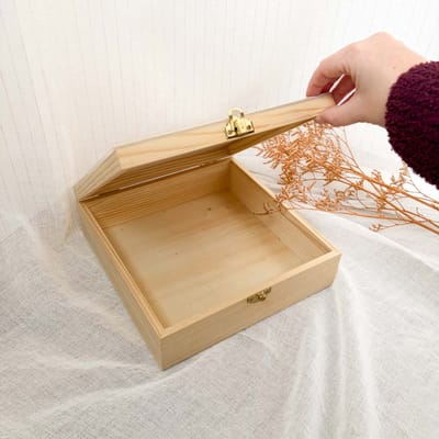 Bewaarkistje – geboortebloem met naam | gepersonaliseerd | cadeau met naam | klepdeksel | uniek cadeau