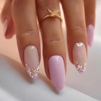 24 Kunstnagels met Franse Witte Bloemen, Herbruikbare Acryl Nageltips voor Vrouwen en Meisjes, Glanzend en Kort Design