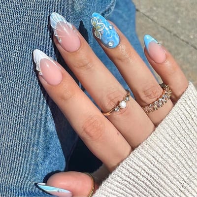 Zomeracryl nagels met 3D bloemen en schelpen, 24 stuks, middelgroot, lichtblauw en glanzend