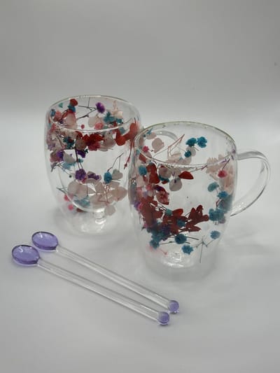 2 Unieke handgemaakte dubbelwand Koffie en Theeglazen met gedroogde bloemen - 350ml - Inclusief 2x Lepels - Latte Macchiato Glazen - Cappuccino Glazen - Koffieglazen