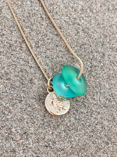Laguna Treasures - Zeeglas - ketting - zeester & schildpad - goud - snake ketting- Halsketting - Sieraden - Surf - Dieren
