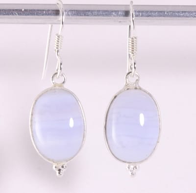 Zilveren oorbellen met blauwe lace agaat