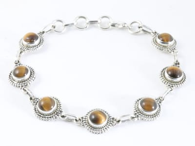 Bewerkte zilveren armband met tijgeroog