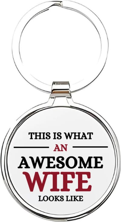 Akyol - this is what an awesome wife looks like Sleutelhanger - Vriendin - vrouwen - vrouw - vrouwtje - girl - woman - cadeau voor een vrouw - cadeau voor je vriendin - vriendin - valentijnsdag - lief cadeau voor je vriendin - 4 x 7,5 CM