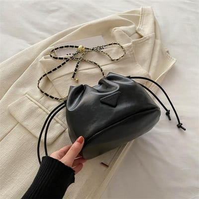 Nieuwe Trendy Kleine Tassen voor Vrouwen in de Zomer Dames Crossbody Tas Casual Niche Mode Trendy Emmer Tas