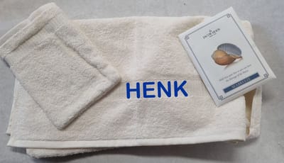 geborduurde badhanddoek met naam geborduurd