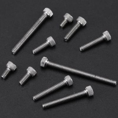 Dailygoods - Zoll Schrauben Sortiment, 150 Stuks 9 Maten Hex Socket Cap Head Schroeven Assortiment Set Met Plastic Doos #2-56 Unc