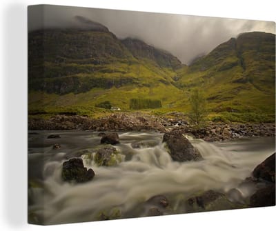 Canvas Schilderij Wilde rivier tussen de groene omgeving in Glen Coe - 120x80 cm - Wanddecoratie