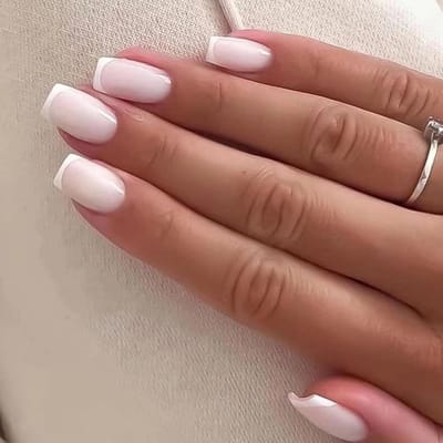 Set van 24 Korte Vierkante Nagellak Tips in Pure Kleuren voor Volledige Dekking, Ideaal voor Vrouwen en Meisjes