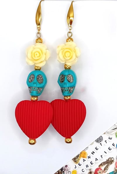 Jeannette-Creatief® - Kostuumsieraden - Oorbellen Day of the Dead Red & Turquoise Skull - Day of the Dead sieraden - Oorbellen - Oorbellen met Roosjes - Oorbellen met Hartjes - Miyuki Rocailles - Handgemaakte & Uniek - Mexicaanse Oorbellen - Theater
