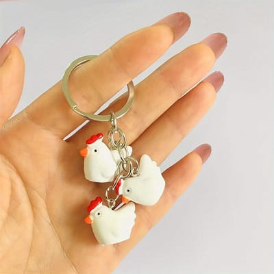 Schattige Witte Kuiken Sleutelhangers: 3 Hars Kuiken Bedeltjes aan een Metalen Sleutelhanger - Perfect voor Valentijnsdag of Elk Moment! wit