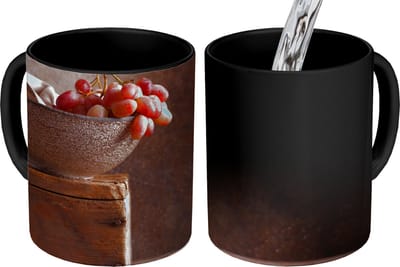 Magische Mok - Foto op Warmte Mokken - Koffiemok - Rustiek - Druiven - Schaal - Stilleven - Fruit - Magic Mok - Beker - 350 ML - Theemok