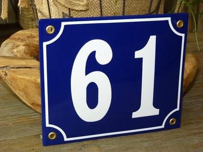 Huisnummer Emaille - Nummerplaat Woning - Duidelijke Adresherkenning - Handgemaakt Reliëf - 18x15 cm - Blauw Wit