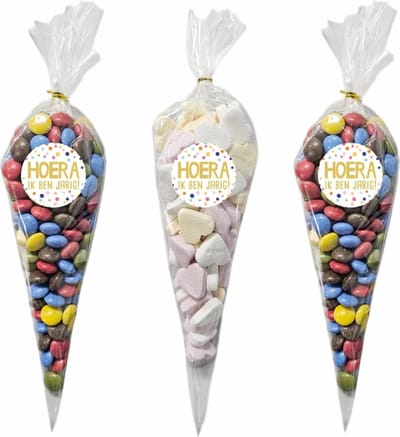 50x Cellofaan Puntzakken 30x16 cm + 60 Stickers Hoera - Puntzak Doorzichtig - Traktatie Zak - Uitdeelzak - Snoepzak - Inclusief Sluitstrips - 16x30 cm - 50 Stuks