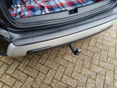 Duster 2018- Bumperplaat zwart kunstof bumperbeschermer bumperbescherming