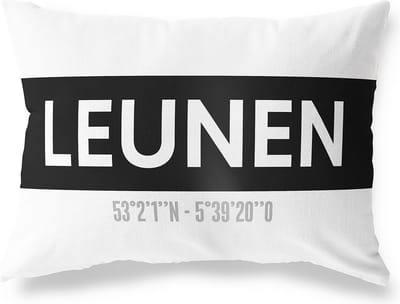 Tuinkussen LEUNEN - LIMBURG met coördinaten - Buitenkussen - Bootkussen - Weerbestendig - Jouw Plaats - Studio216 - Modern - Zwart-Wit - 50x30cm