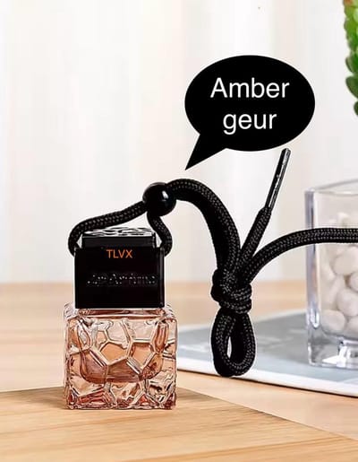 TLVX Autoparfum Amber geur / Parfum voor Auto / 8 ML / Kruidig / Geur van Amber blokjes / Frisse geur / Uniek flesje / Lange werking / Fris interieur / Lekker Auto Luchtje / Car diffuser / Air Freshener / Auto diffuser / Luxe Auto luchtverfrisser