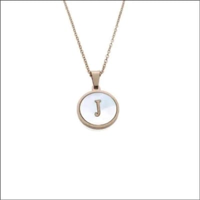 Aramat Jewels | Halskettingen | Letterketting Witte Schelp Paarlemoer – Rosékleurig Staal 45cm 16mm | J | |1,5mm | Staal | Volwassenen | Verkleurd niet