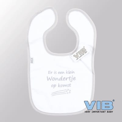 VIB® - Slabbetje Luxe velours - Er is een klein wondertje op komst (Wit-Grijs) - Babykleertjes - Slabbetjes - zwangerschap aankondiging - baby aankondiging