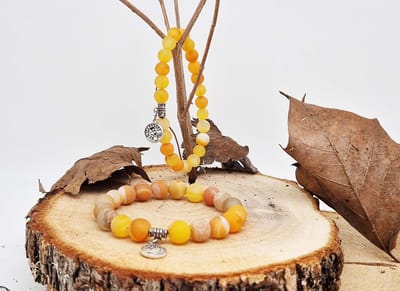 Handgemaakte natuursteen Geluksarmband met hanger "Astrologische Symbolen " Oranje frosted agaat" -10 mm diameter van de korrel- Diameter armband 20 cm - Kies je favoriete Astrologische Symbolen - Een mooi cadeau voor familie en vrienden