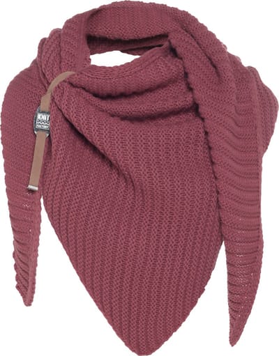 Knit Factory Demy Gebreide Omslagdoek - Driehoek Sjaal Dames - Dames sjaal - Wintersjaal - Stola - Wollen sjaal - Rode sjaal - Stone Red - 190x85 cm - Inclusief siersluiting