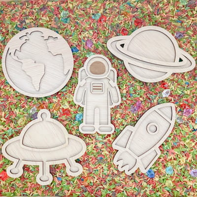 Villa Hip Ruimte vulvormen set - 5 Stuks - Hout - Sensorisch speelgoed l Open einde l Speeltray - Raket, planeet, astronaut, ufo, aarde