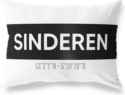 Tuinkussen SINDEREN - GELDERLAND met coördinaten - Buitenkussen - Bootkussen - Weerbestendig - Jouw Plaats - Studio216 - Modern - Zwart-Wit - 50x30cm