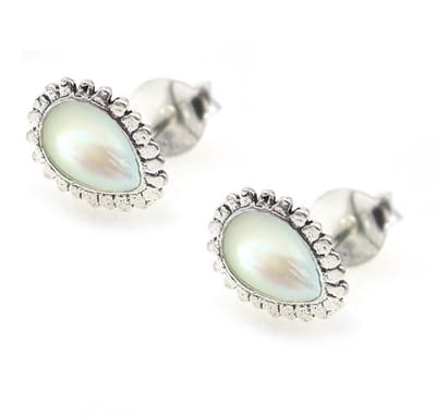 Zilveren dames oorknopjes stekers 8mm ovaal druppel met wit maansteen steentje 925 silver