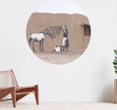 Muurcirkel zelfklevend behang - Banksy - Zebra clothes - Wanddecoratie - 080cm behangcirkel - Ronde sticker voor aan de muur - Behangsticker verkrijgbaar in verschillende formaten