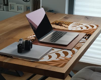 Coloray Bureau Onderlegger - Monstera Jungle Afrika Bureau Onderlegger XXL - 100 cm x 50 cm - Beige Bureau Onderlegger - Computer Mat - Bureau Pad - Bureau Mat - Bureaumat