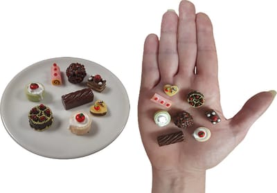 Magneet miniatuur kunst gebakjes en bonbons chocolade koelkastmagneetjes 8 stuks