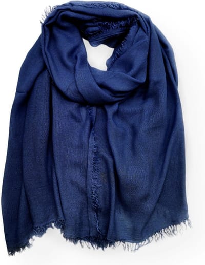 Bamboe lange dames sjaal Fien effen donkerblauw navy natuurlijk materiaal